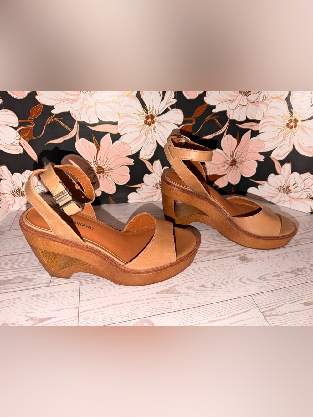 Lucky Brand Wyndin Tan Leather Platform Wedge Sandals 6.5 / 37 NWT - Picture 4 of 10